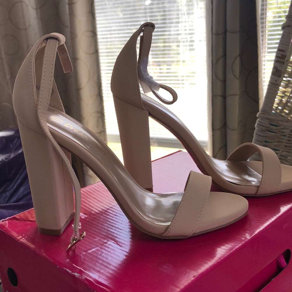 Dream Pairs nude chunk heel